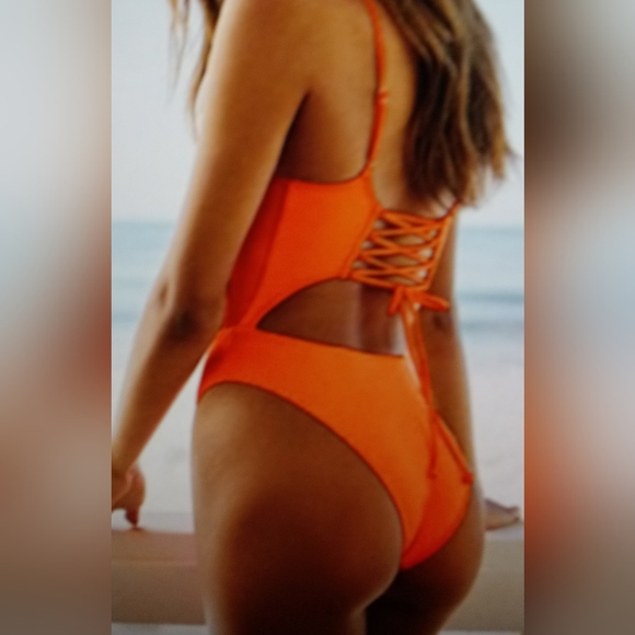 NWOT HIGH LEG CUT OUT ONE PIECE STRAPPY BACK TIE - Picture 2 of 14